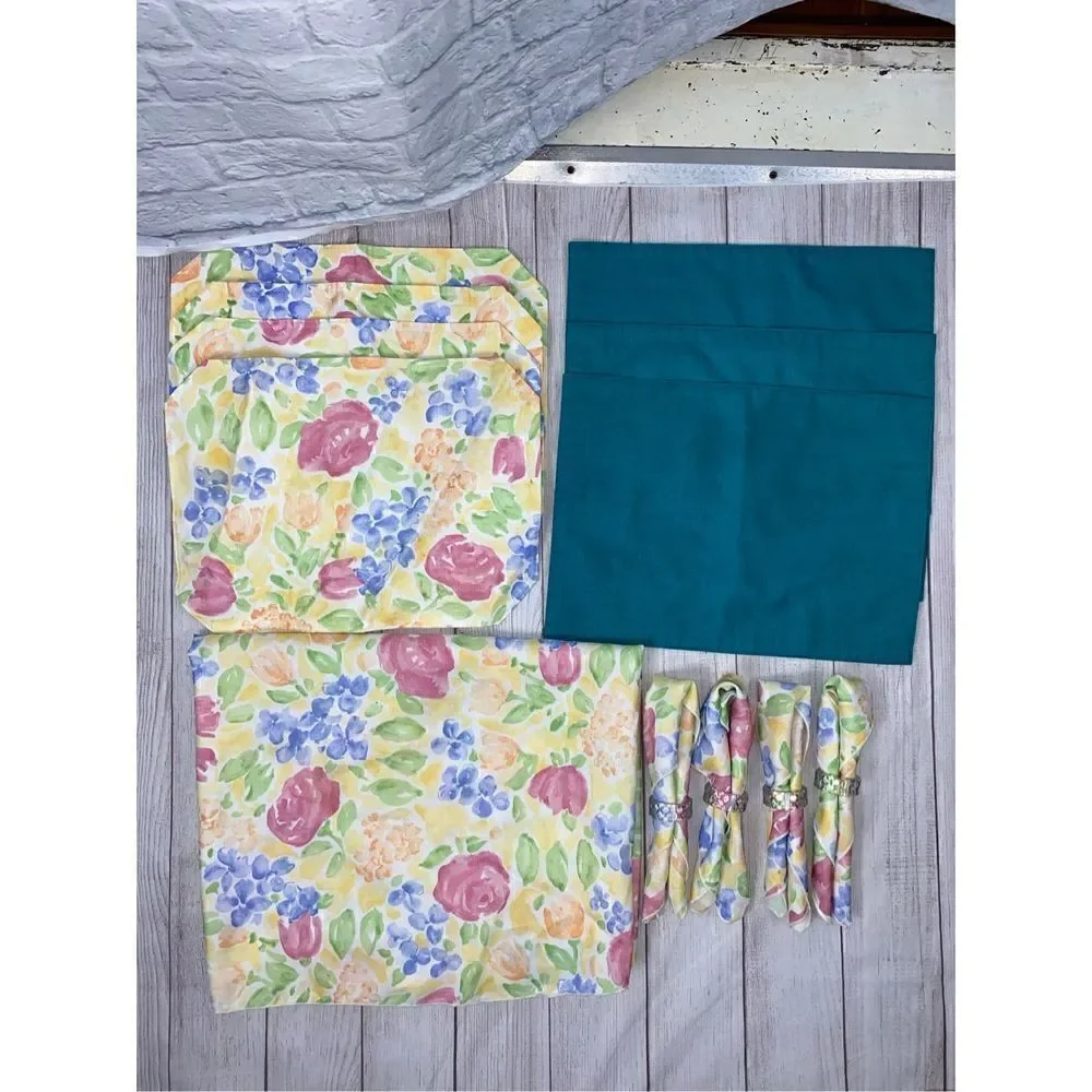 Floral print table cloth, napkins, napkin rings, 2 solid teal placemats
